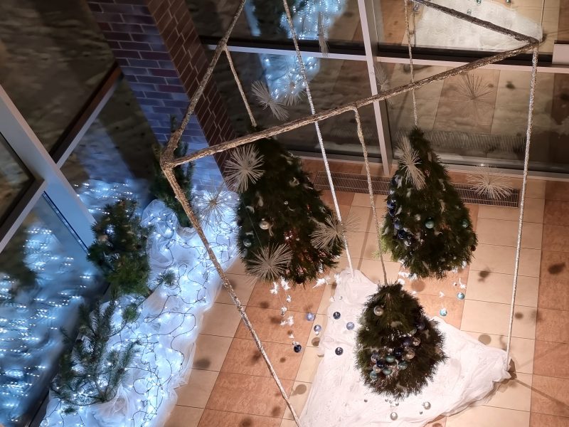„Klaipėdos vanduo“ jungiasi prie miesto Kalėdinės nuotaikos – įžiebė skraidančias eglutes