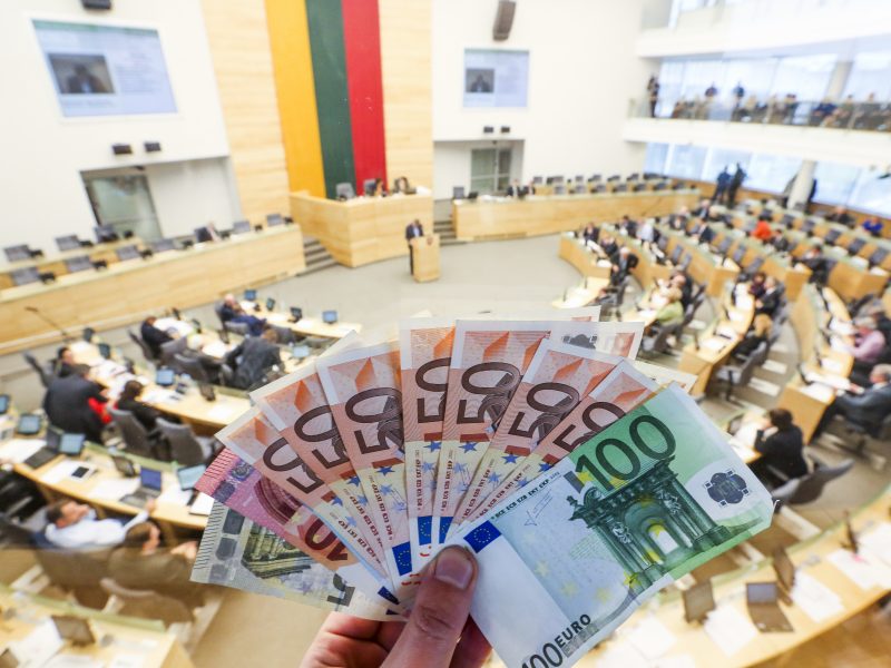 Seimui pateiktos pataisos dėl algų savivaldos politikams