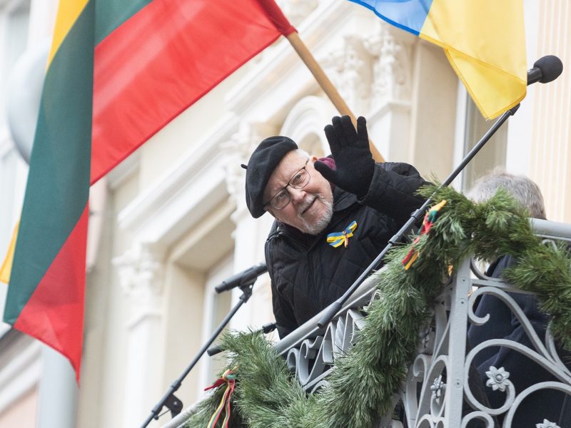 V. Landsbergis: žmonija velnėja, moka žmogėdroms pinigus, kad karas tęstųsi 