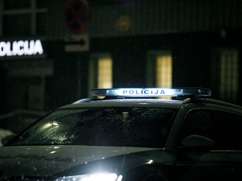 Išgertuves nutraukė pareigūnų vizitas: gerai žinomas prasižengėlis vėl prisidarė rimtų nemalonumų