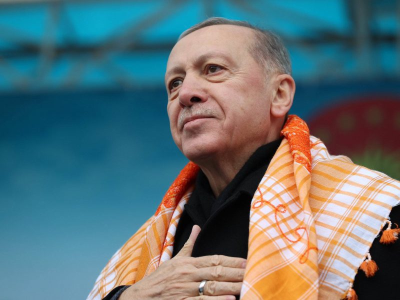 R. T. Erdoganas paskelbė savaitės trukmės gedulą dėl žemės drebėjimo aukų