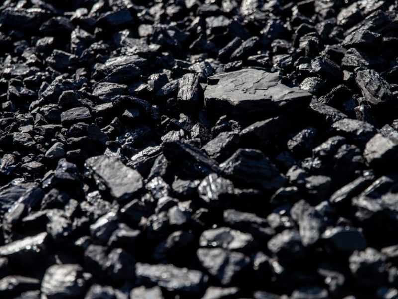 Įsigaliojo ES draudimas importuoti rusiškas anglis