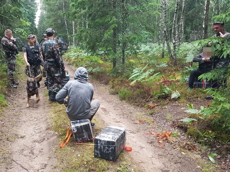 Trys kontrabandininkai įkliuvo su 3 tūkst. pakelių rūkalų