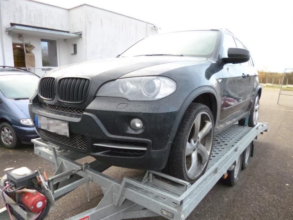 Vogtu „BMW X5“ nuo pareigūnų tauragiškiui pasprukti nepavyko