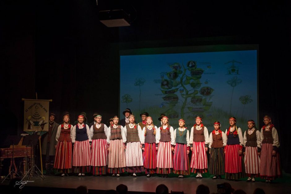 Folkloro festivalis „Aš pasiejau vėina popā“ džiugino gausiu derliumi