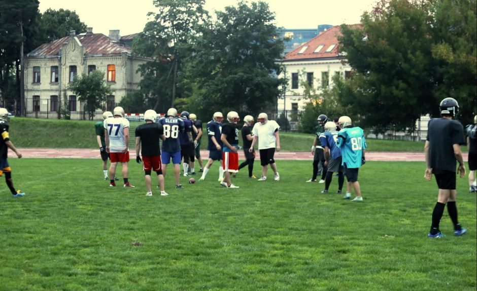 Lietuvoje treniruojasi pirmoji amerikietiškojo futbolo komanda