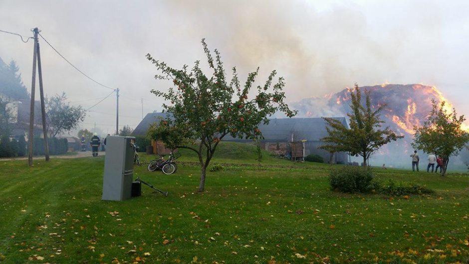 Su gaisru Radviliškyje ugniagesiai kovos per naktį