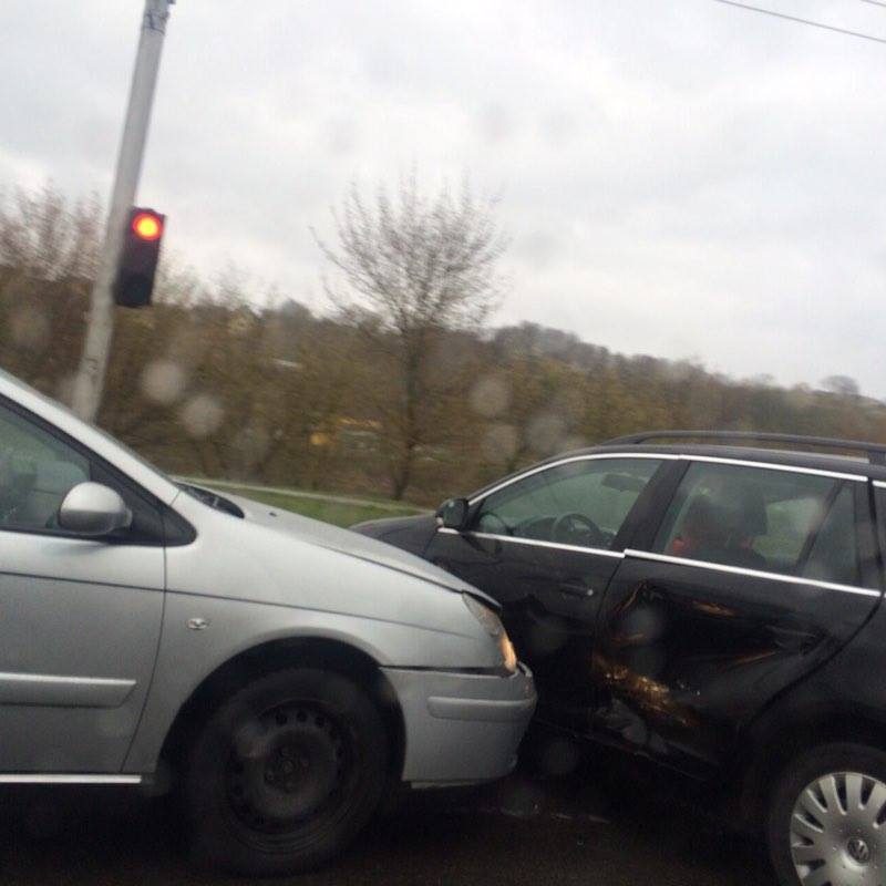 Neries krantinėje – „Volkswagen“ ir „Citroen“ susidūrimas