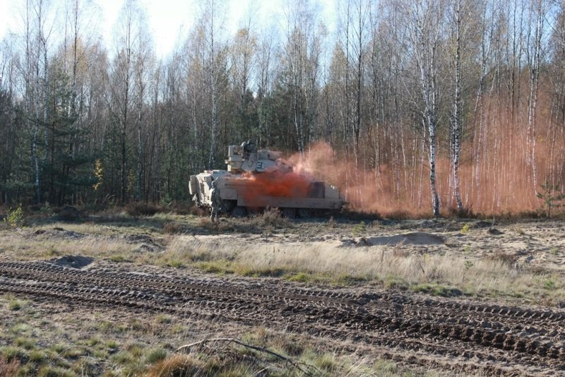 Rukloje Lietuvos ir JAV kariai treniruojasi su sunkiąja karine technika