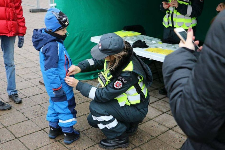 Rotušėje – žvakutės už žuvusius kelyje ir atšvaitai gyviesiems