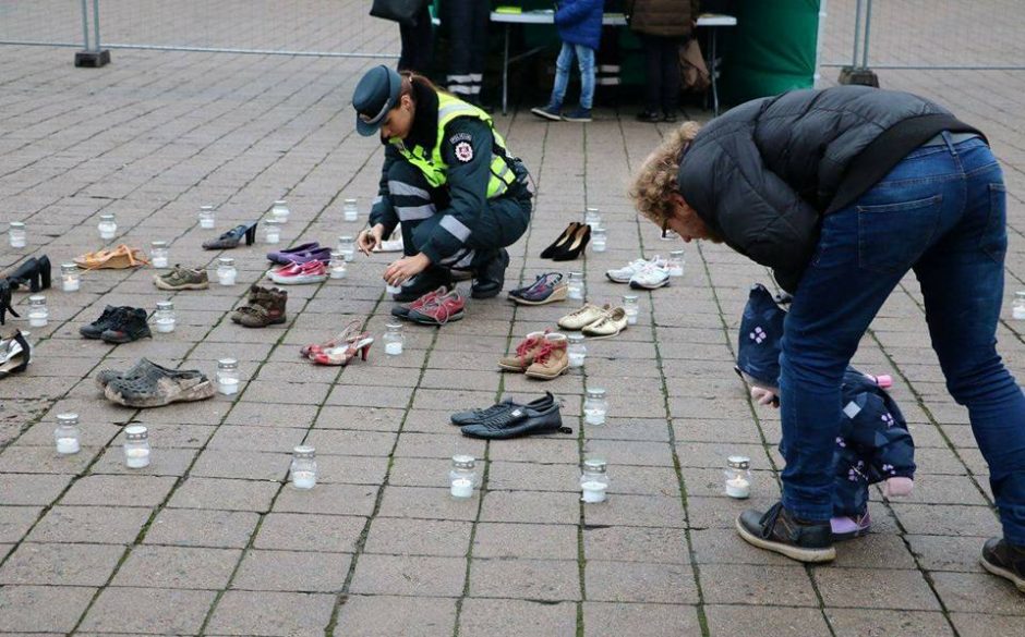 Rotušėje – žvakutės už žuvusius kelyje ir atšvaitai gyviesiems