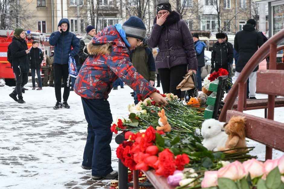 Atskleista daugiau detalių apie sudegusį Rusijos prekybos centrą