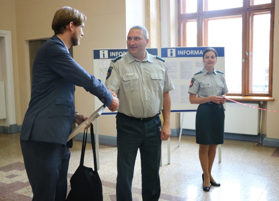 Policijos bibliotekėlėmis galės pasinaudoti ir traukinių keleiviai