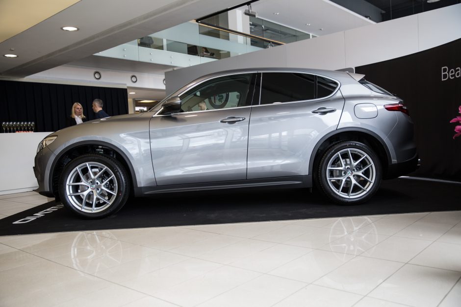 Pirmasis „Alfa Romeo“ visureigis „Stelvio“ – jau Lietuvoje