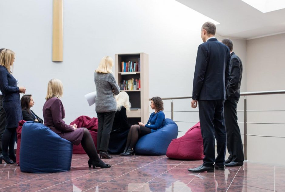 Kauno apylinkės teisme darbuotojams įrengta knygų mainų biblioteka