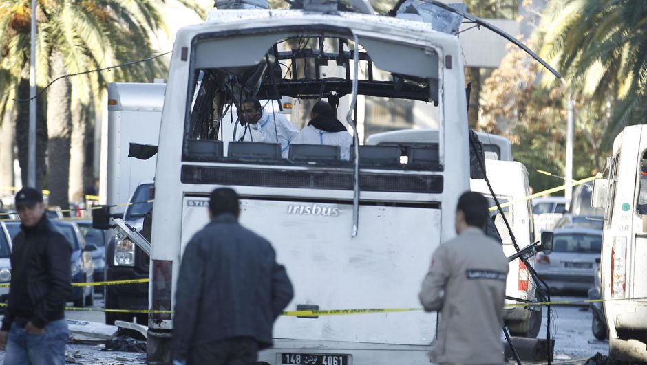 Tunise po tragiško sprogimo autobuse paskelbta nepaprastoji padėtis