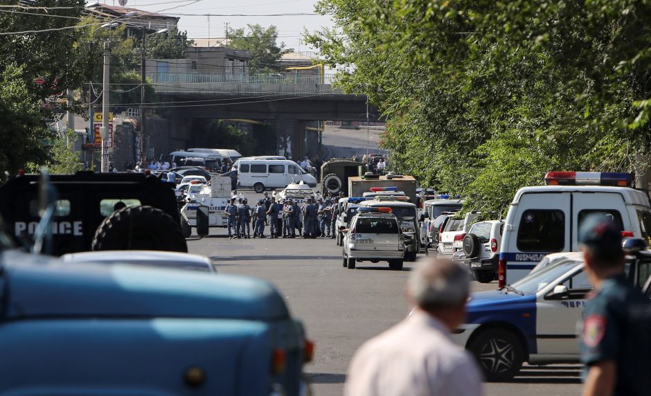 Neramumai Armėnijoje: Jerevane įkaitais paimti policininkai