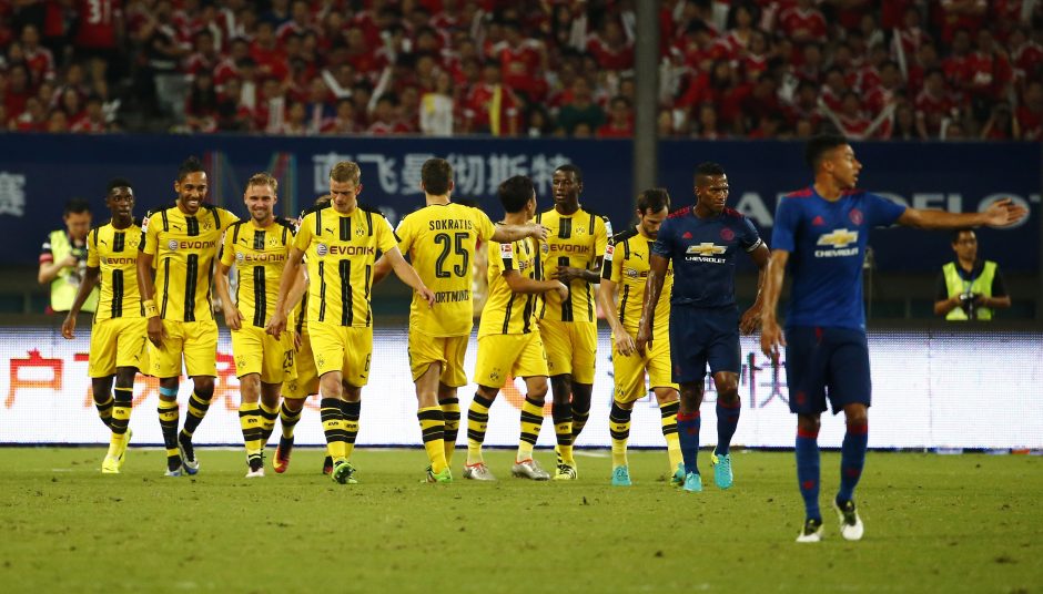 Čempionų taurės futbolo turnyre – įspūdinga Dortmundo „Borussia“ pergalė