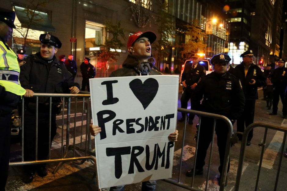 JAV ir toliau nerimsta protestai prieš D. Trumpą