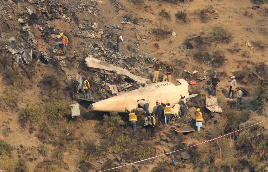 Lėktuvo katastrofos Pakistane aukos bus atpažintos pagal DNR