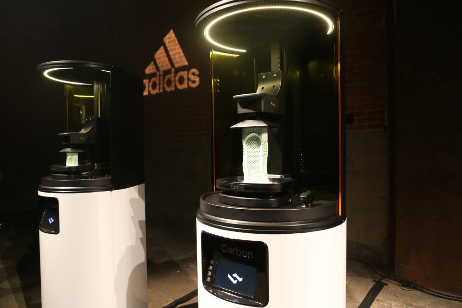 „Adidas“ 3D spausdinimo būdu gamins prisitaikančius sportbačius