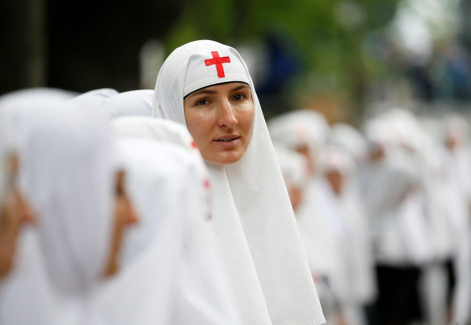 Ukrainoje tūkstančiai žmonių paminėjo šalies krikštą per Maskvos remiamą procesiją