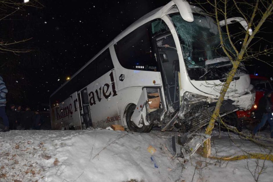 Į Kaziuko mugę vykę lenkai pateko į avariją, sužalota 16 žmonių 