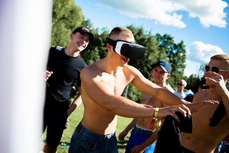 Festivalio užkulisiuose – nardymas virtualioje realybėje