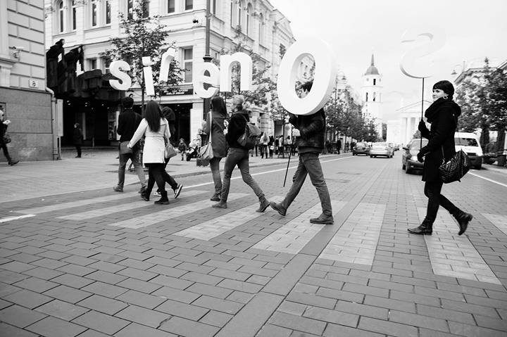 Netikėta patirtis: spektaklis žiūrovus veda miesto gatvėmis