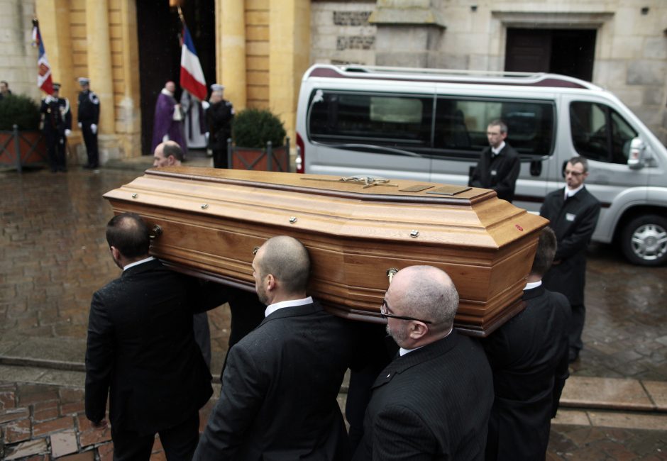 Atgimęs „Charlie Hebdo“ laidoja nužudytus darbuotojus