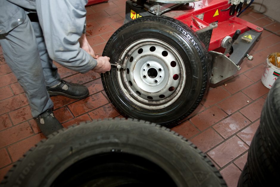 Ar galima iš autoserviso reikalauti įdėtų detalių kainų?