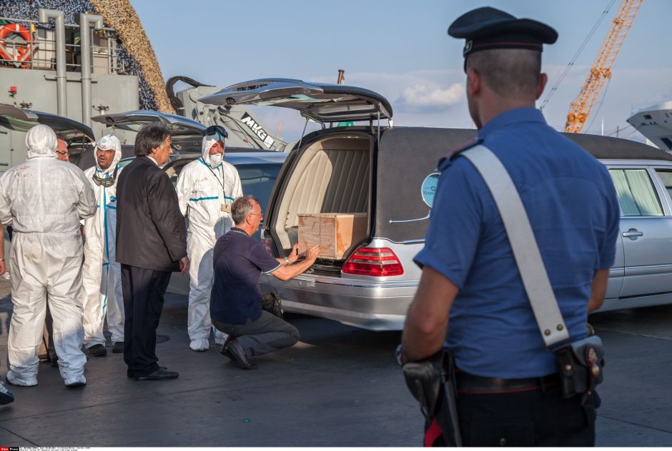 Po laivo katastrofos Italijos policija areštavo 5 įtariamus prekiautojus žmonėmis