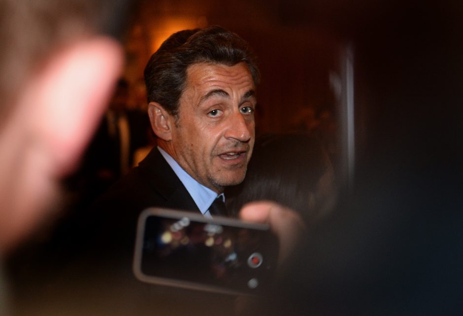 Prancūzijos opozicinės partijos vadovas atsistatydino dėl N. Sarkozy skandalo