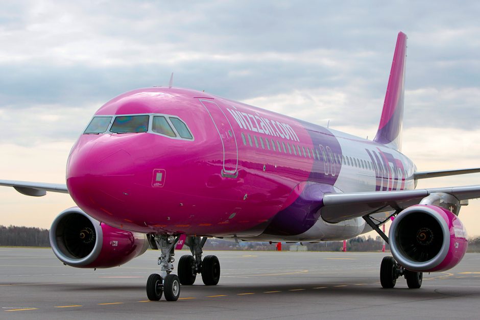 „Wizz Air“ atsisako papildomo mokesčio dideliam rankiniam bagažui