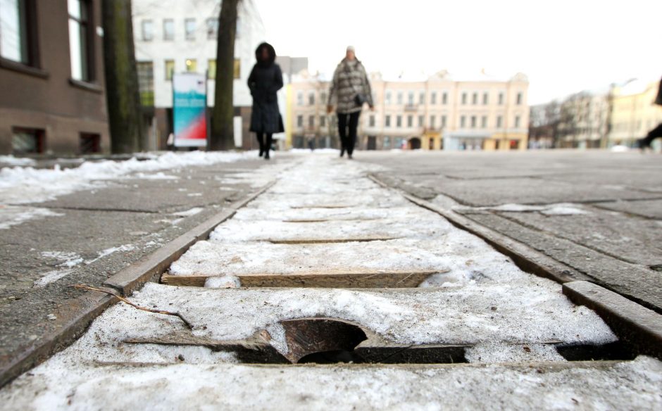 Laisvės alėjoje medines groteles pakeis naujomis 