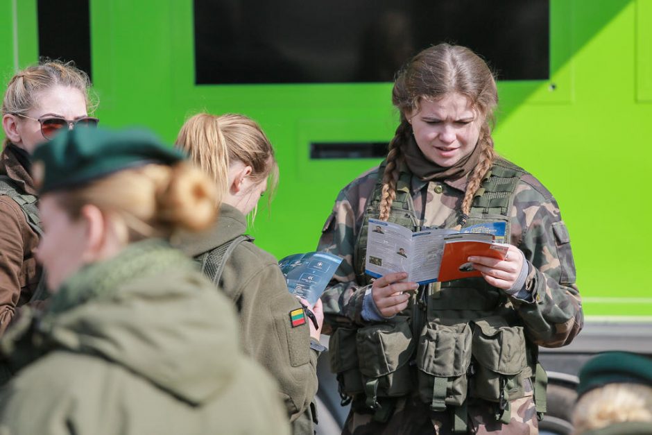akcijų pasirinkimo sandoriai yra skirti spekuliantams pradžia darbas neapolis