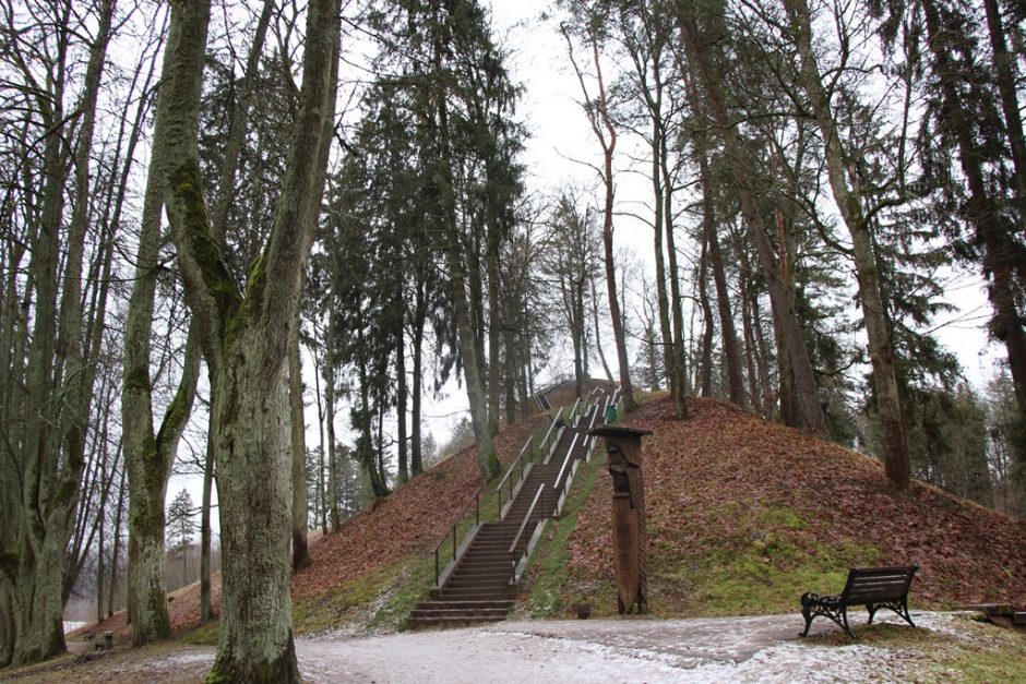 Žiemą piliakalniai ne mažiau žavūs nei vasarą