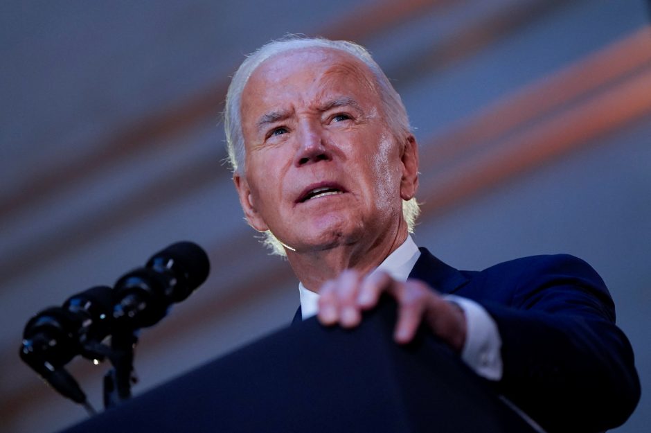 J. Bidenas paskelbė apie naują beveik 8 mlrd. dolerių karinę pagalbą Ukrainai