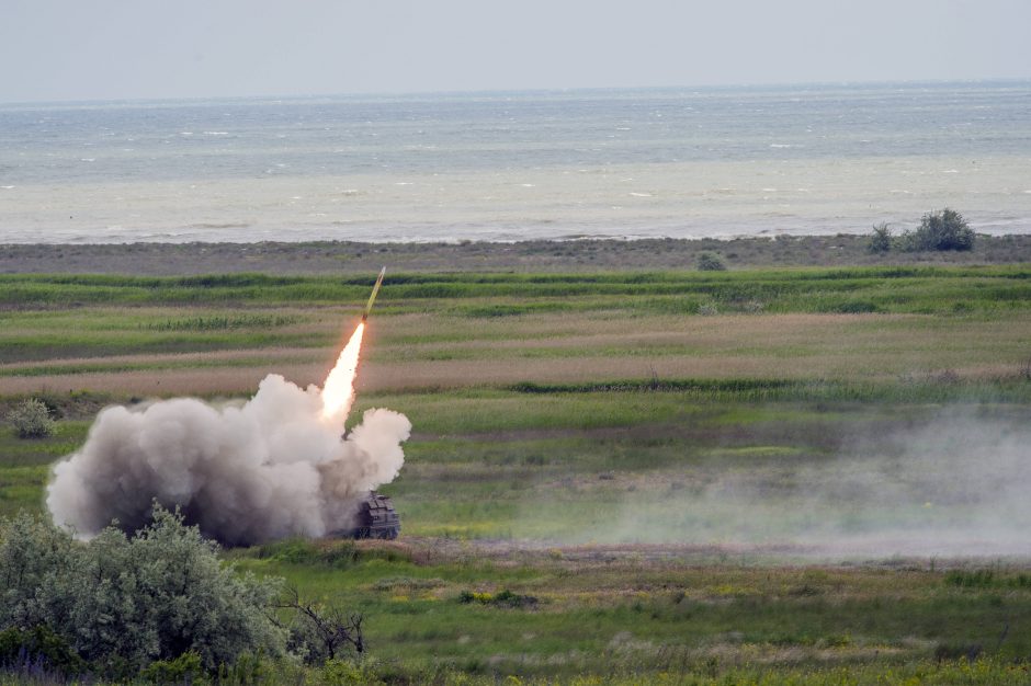 NATO patvirtino, kad Ukraina turi teisę atakuoti karinius taikinius Rusijoje