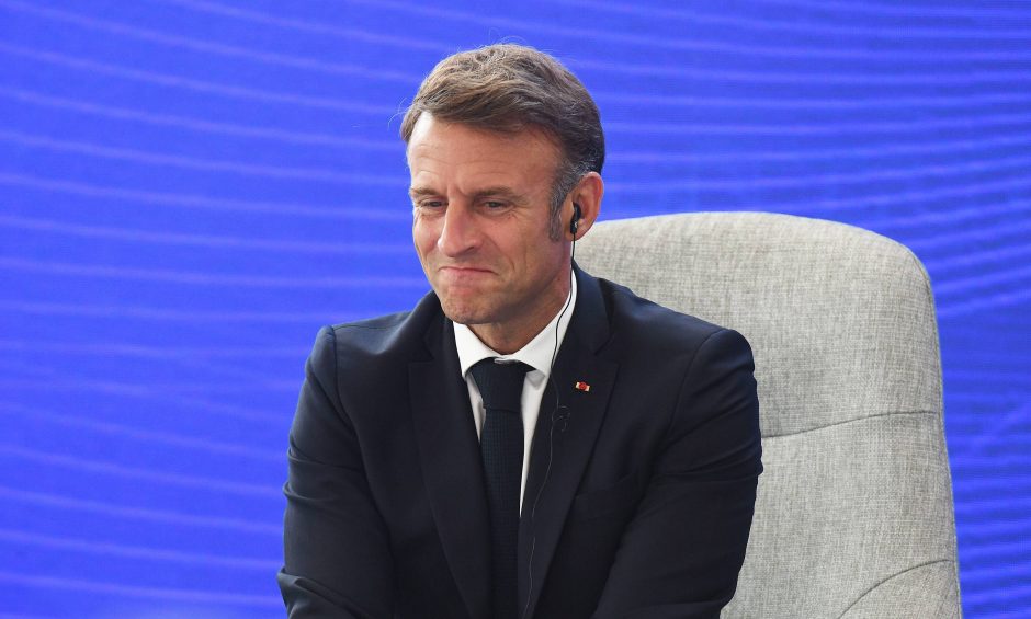 E. Macronas bando išeiti iš aklavietės dėl Prancūzijos premjero paskyrimo