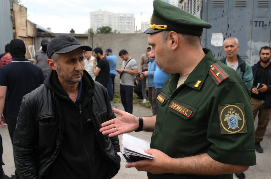 Migrantų medžioklės sezonas Rusijoje: mobilizuoja tūkstančius