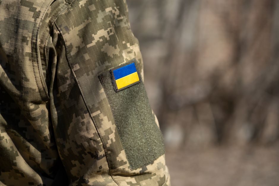 Didžiojoje Britanijoje apvogtas sunkvežimis su Ukrainos kariškiams skirtomis uniformomis