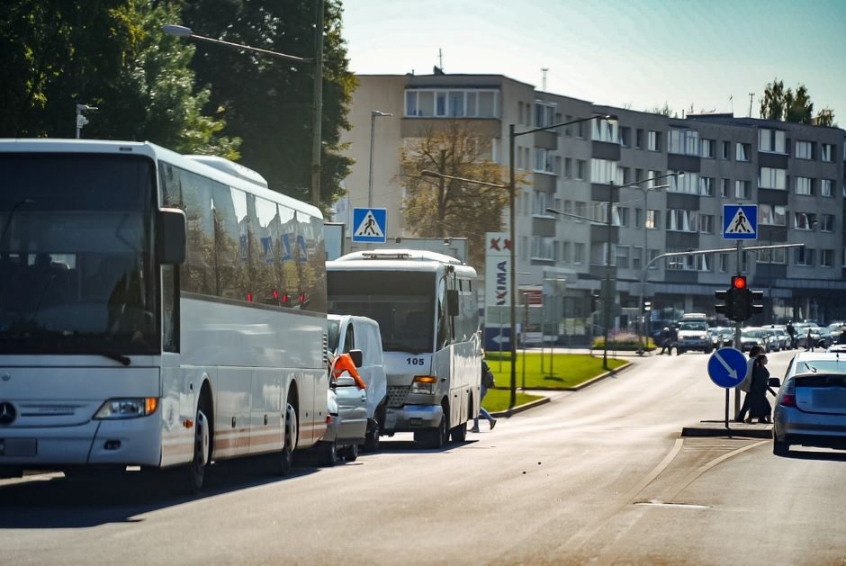 Panevėžyje – masinė autobusų ir automobilių avarija: nukentėjo du žmonės