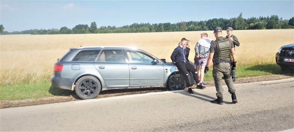 Pasieniečiai po persekiojimo Šalčininkų rajone sustabdė neblaivų vairuotoją