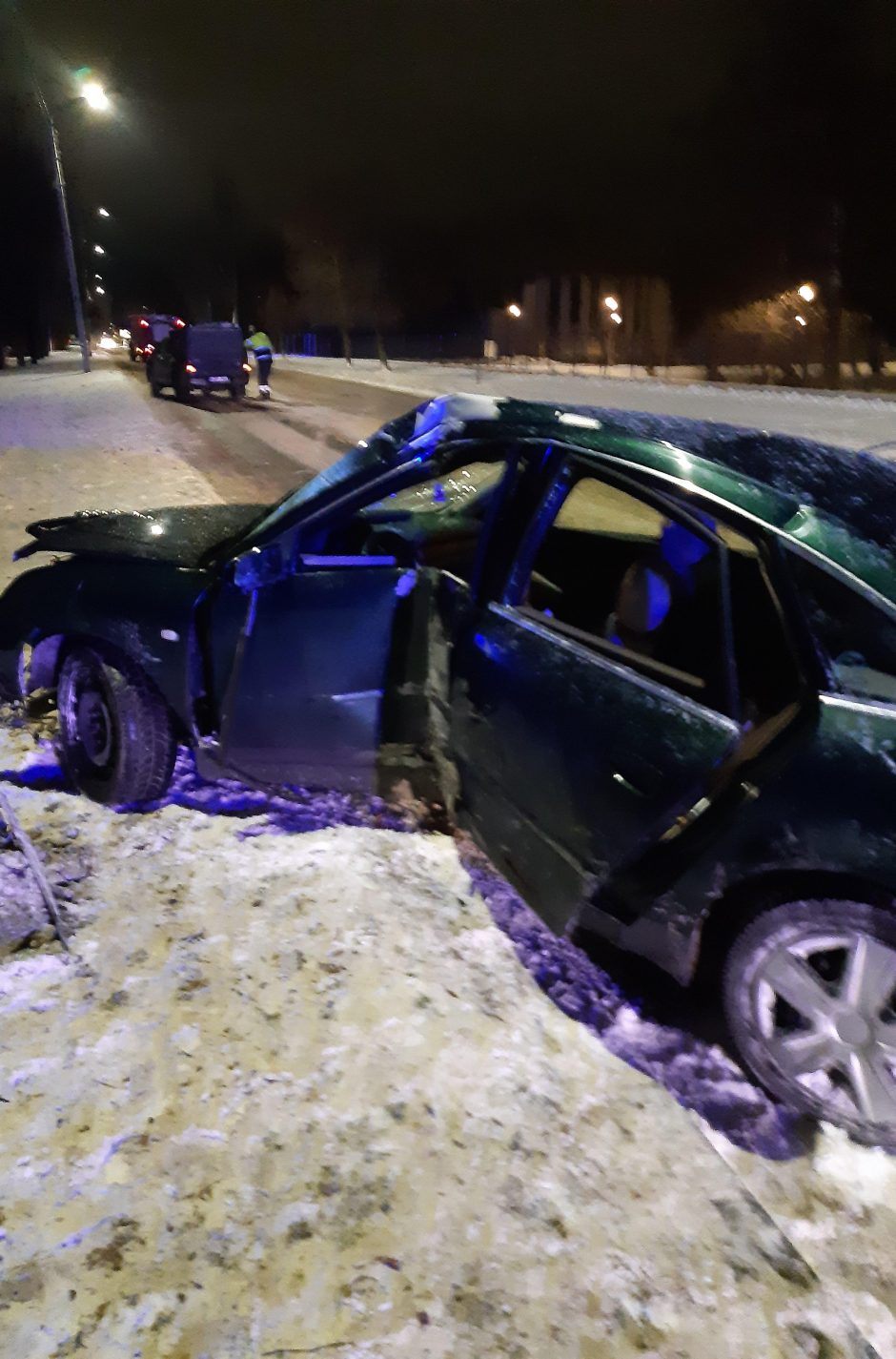 Už vairavimą išgėrus baustas šiaulietis nepasimokė: vėl sėdo prie vairo girtas ir sudaužė automobilį