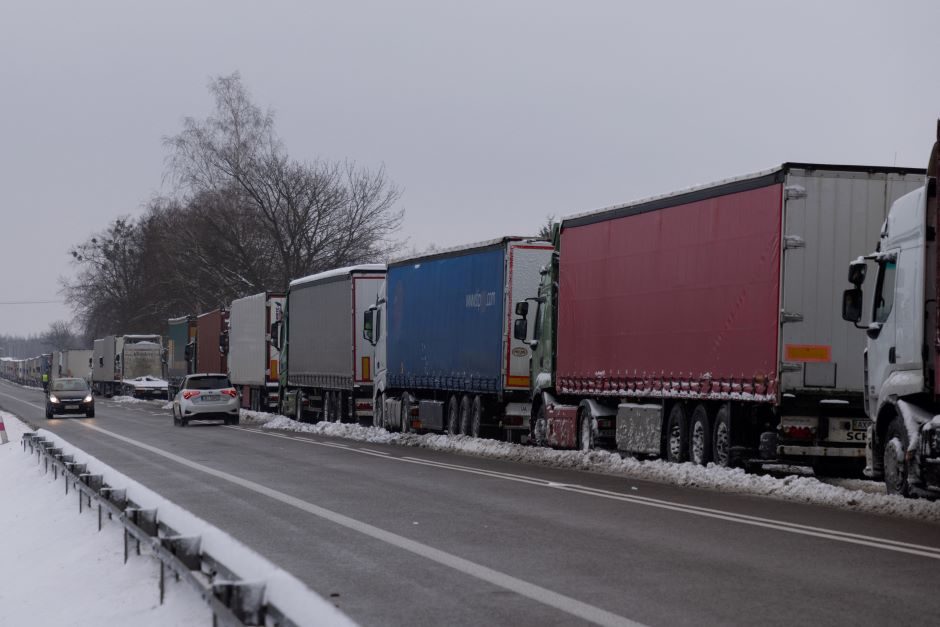 Lenkijos ir Ukrainos pasienyje blokuojami trys kontrolės punktai: eilėje laukia 2,6 tūkst. vilkikų