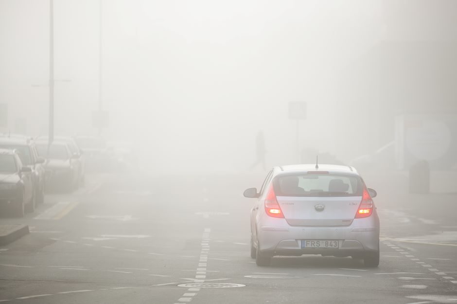 Kelininkai perspėja: naktį vietomis formuosis rūkas, pūs gūsingas vėjas