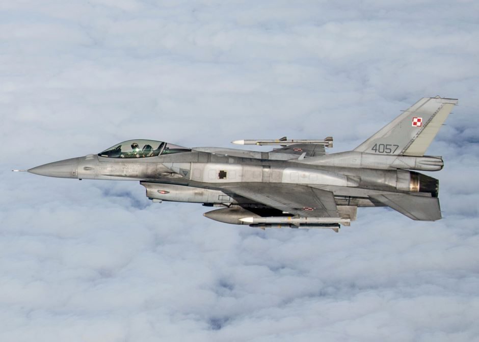 Dėl masinės atakos prieš Ukrainą Lenkija pakėlė į dangų naikintuvų F-16
