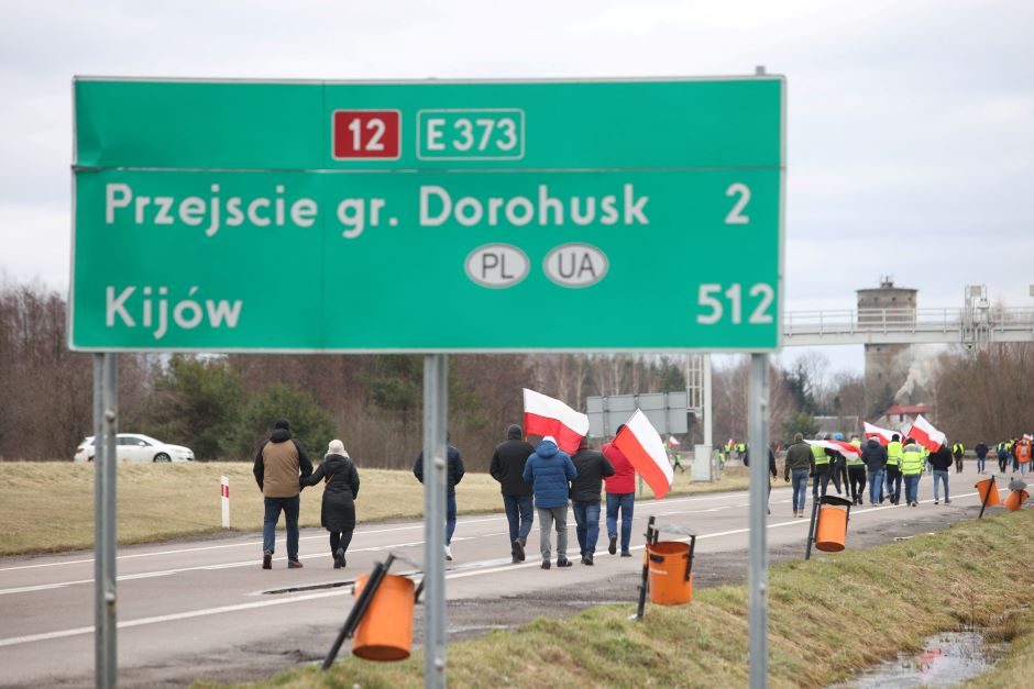 Ukraina: Lenkijos ūkininkų blokada prie bendros šalių sienos kelia grėsmę saugumui