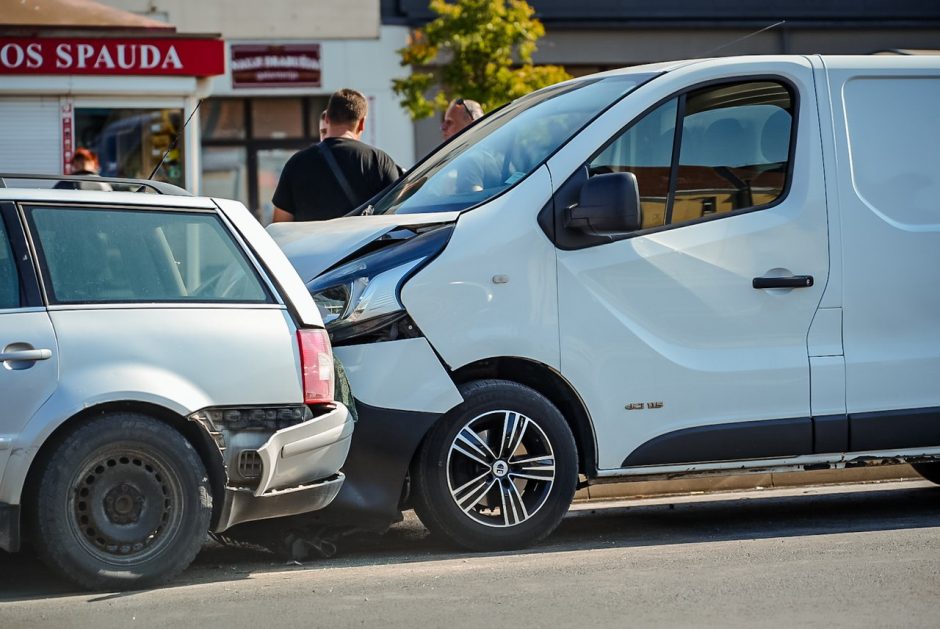 Panevėžyje – masinė autobusų ir automobilių avarija: nukentėjo du žmonės